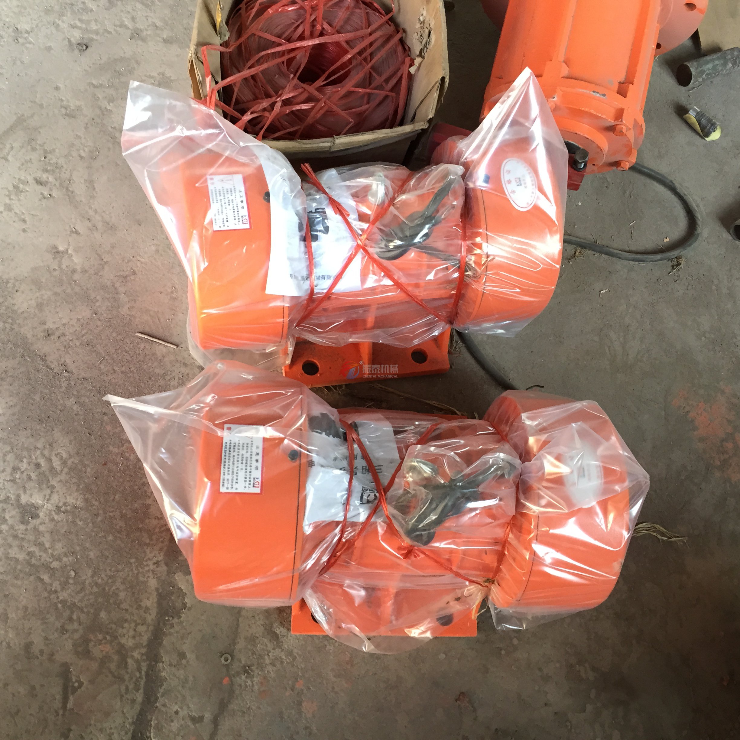 震動(dòng)電機(jī)YZD-75-6型4臺(tái)發(fā)貨現(xiàn)場(chǎng)